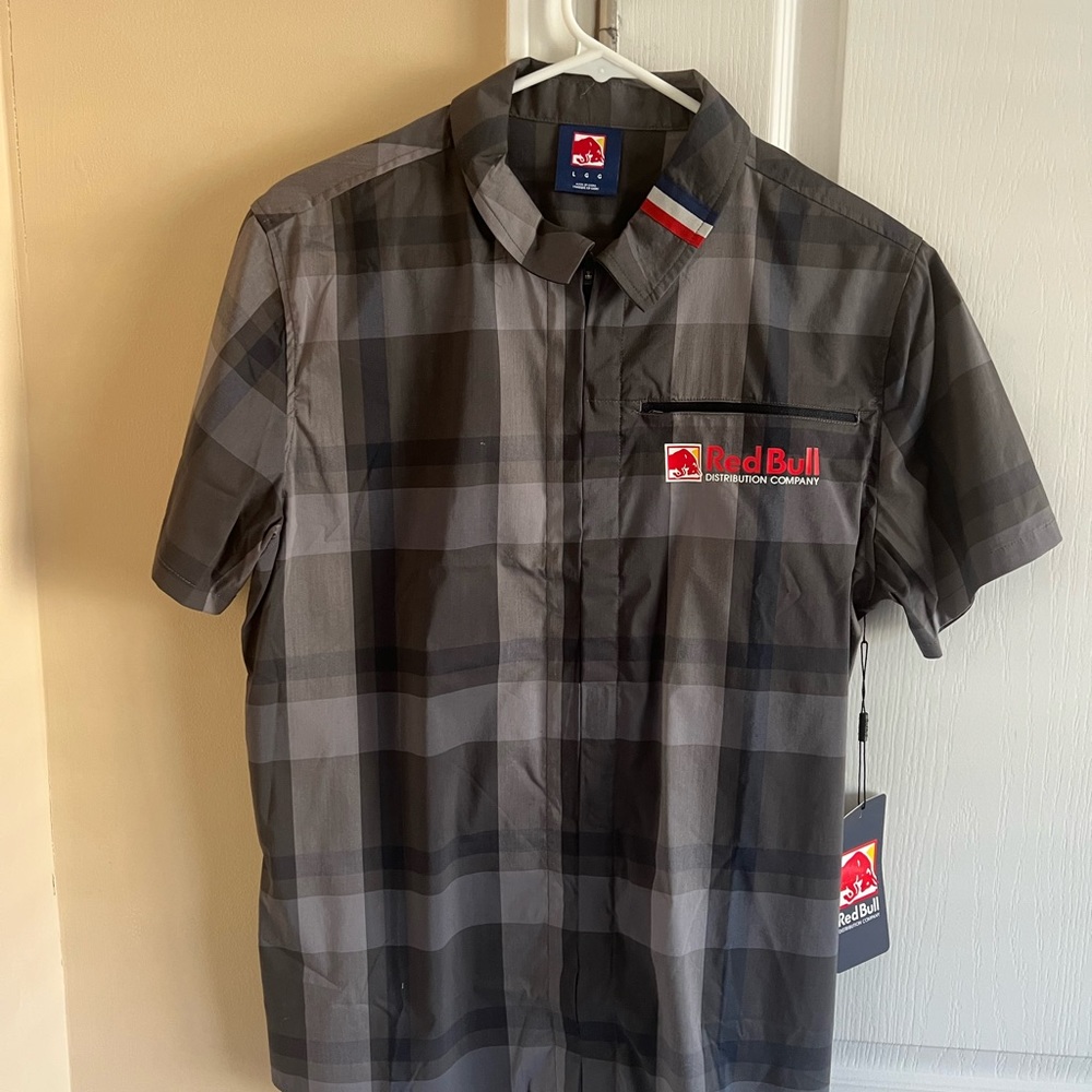Red Bull Distribution Logo Company Button Up Work Shirt Size L NWT